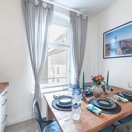 The Rheinsberger Mitte, 80m2, 2br & Living Room, Downtown Location, Sleeps 6 Apartamento