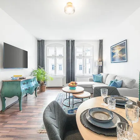 Apartamento The Rheinsberger Mitte, 80m2, 2br & Living Room, Downtown Location, Sleeps 6 *