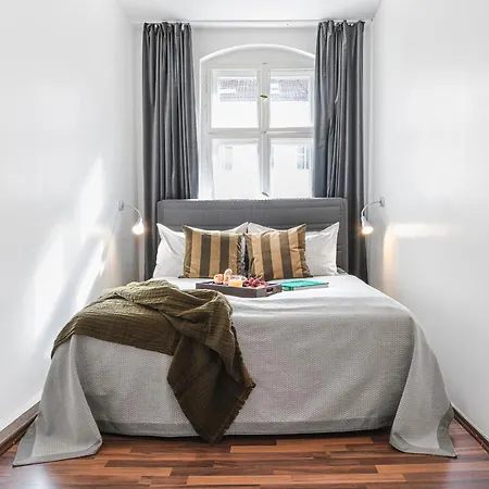 Daire The Rheinsberger Mitte, 80m2, 2br & Living Room, Downtown Location, Sleeps 6 *