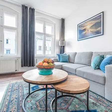 The Rheinsberger Mitte, 80m2, 2br & Living Room, Downtown Location, Sleeps 6 * Берлин