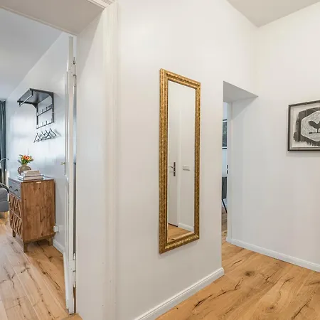 Apartamento The Rheinsberger Mitte, 80m2, 2br & Living Room, Downtown Location, Sleeps 6 Berlim