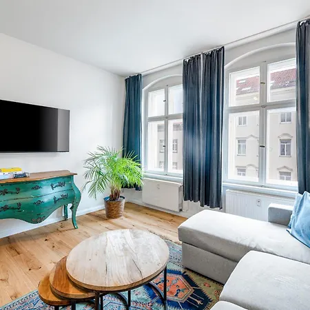 The Rheinsberger Mitte, 80m2, 2br & Living Room, Downtown Location, Sleeps 6 *