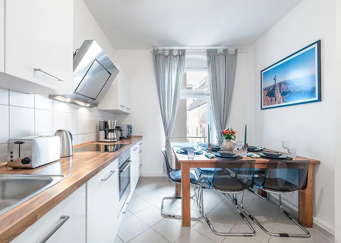 The Rheinsberger Mitte, 80m2, 2br & Living Room, Downtown Location, Sleeps 6 Berlim