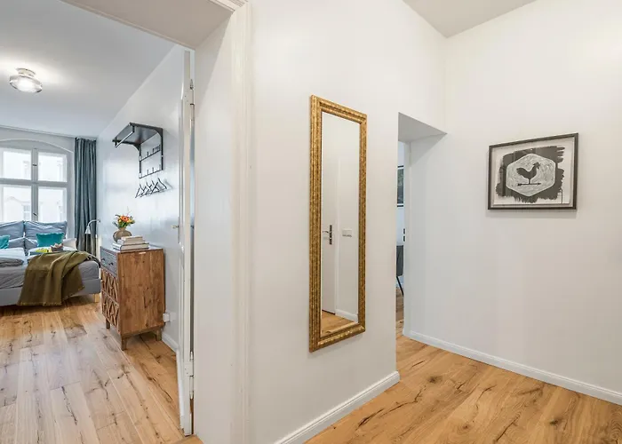 Apartamento The Rheinsberger Mitte, 80m2, 2br & Living Room, Downtown Location, Sleeps 6 Berlim