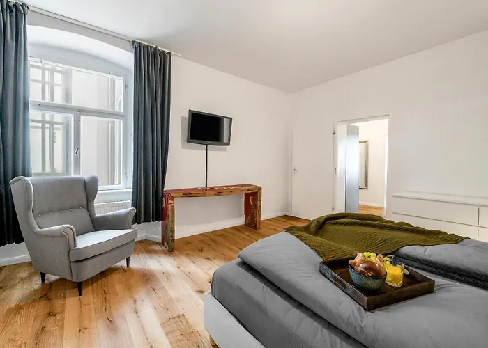 The Rheinsberger Mitte, 80m2, 2br & Living Room, Downtown Location, Sleeps 6 柏林