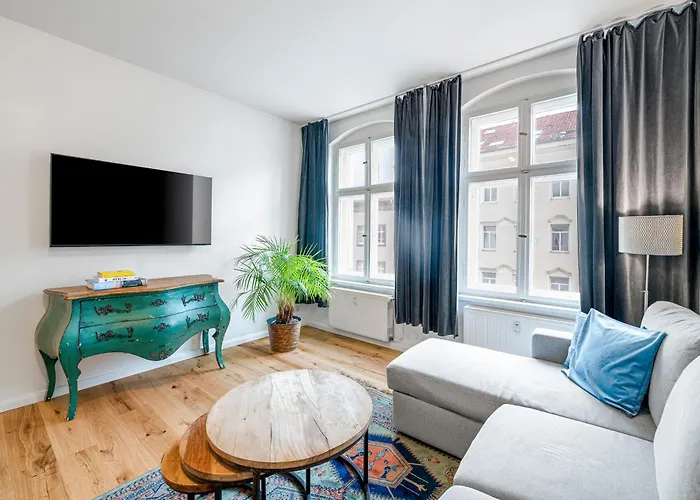 The Rheinsberger Mitte, 80m2, 2br & Living Room, Downtown Location, Sleeps 6 *