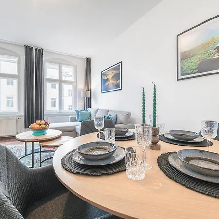 Apartamento The Rheinsberger Mitte, 80m2, 2br & Living Room, Downtown Location, Sleeps 6 *