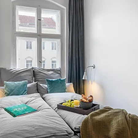 The Rheinsberger Mitte, 80m2, 2br & Living Room, Downtown Location, Sleeps 6 برلين