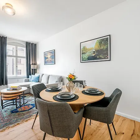 The Rheinsberger Mitte, 80m2, 2br & Living Room, Downtown Location, Sleeps 6 *