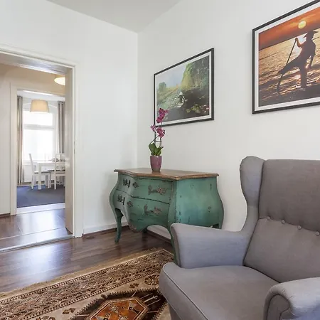 The Rheinsberger - Cosy 2br One Living Up To 6 Apartment Berlin
