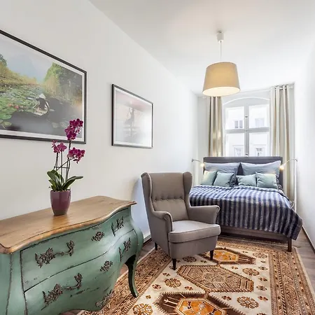 The Rheinsberger - Cosy 2br One Living Up To 6 Apartment
