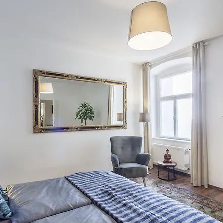 The Rheinsberger - Cosy 2br One Living Up To 6 Apartment