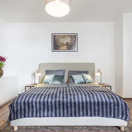The Rheinsberger - Cosy 2br One Living Up To 6 Apartment