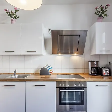 The Rheinsberger - Cosy 2br One Living Up To 6 *