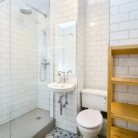 The Rheinsberger Mitte, 80m2, 2br & Living Room, Downtown Location, Sleeps 6 *